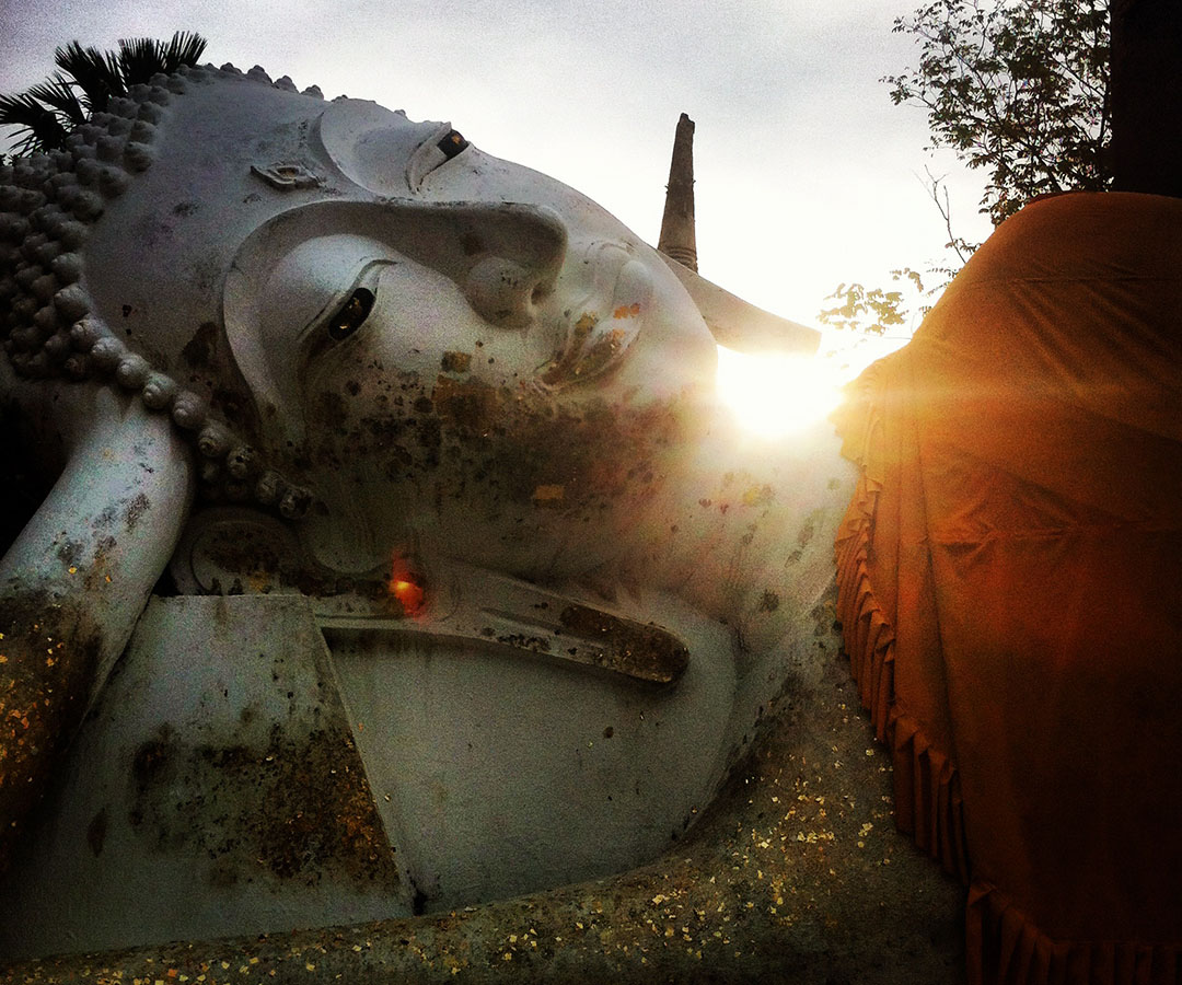 ayutaya bouddha temple sunset thailand