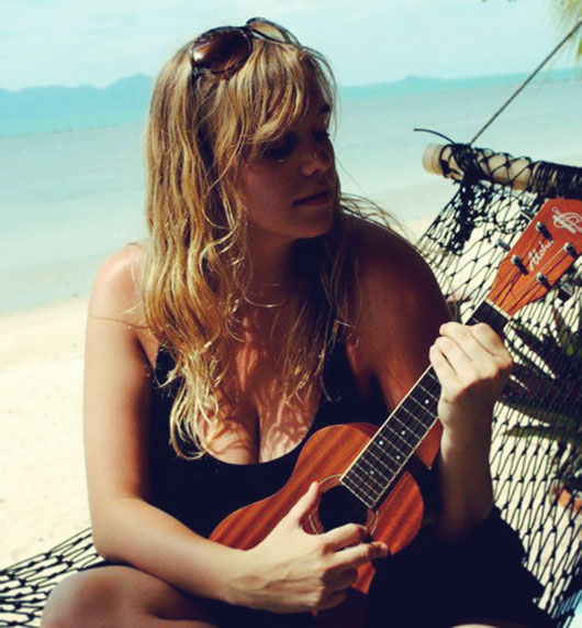 Heloise moi voyageuse ukulele koh samui beach thailande