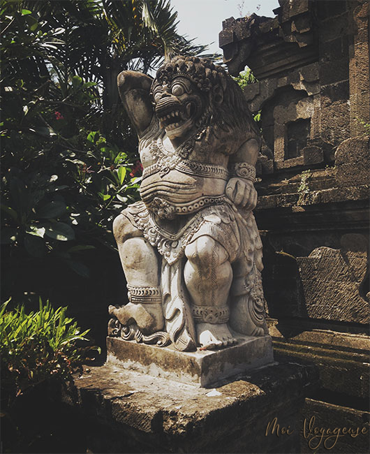 Tanah Lot Bali Indonésie chauve souris statue
